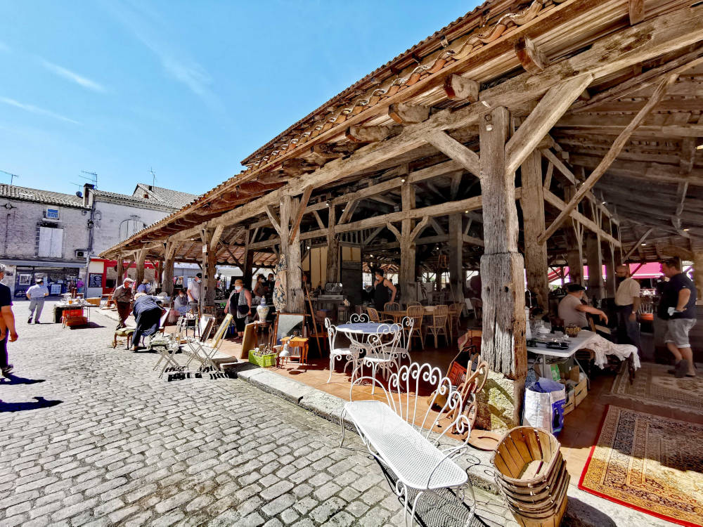 Brocante à Villeréal © OT Cœur de Bastides