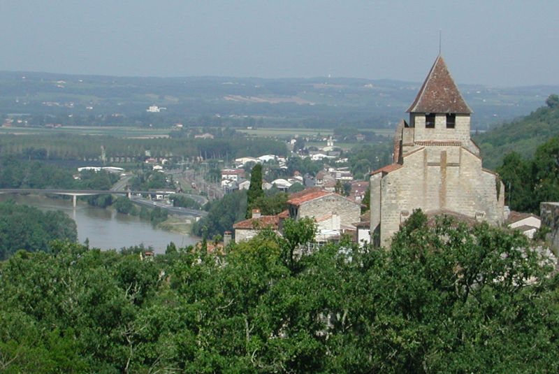 Le village de Clermont-Dessous et sa vue sur la vallée de la Garonne