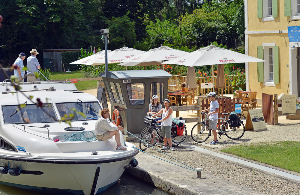 Maison éclusière La Chope et le Pichet à Villeton