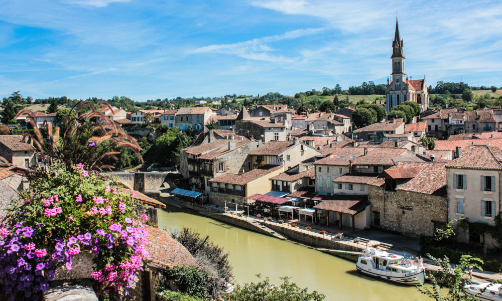 Vue sur la ville de Nérac et son port