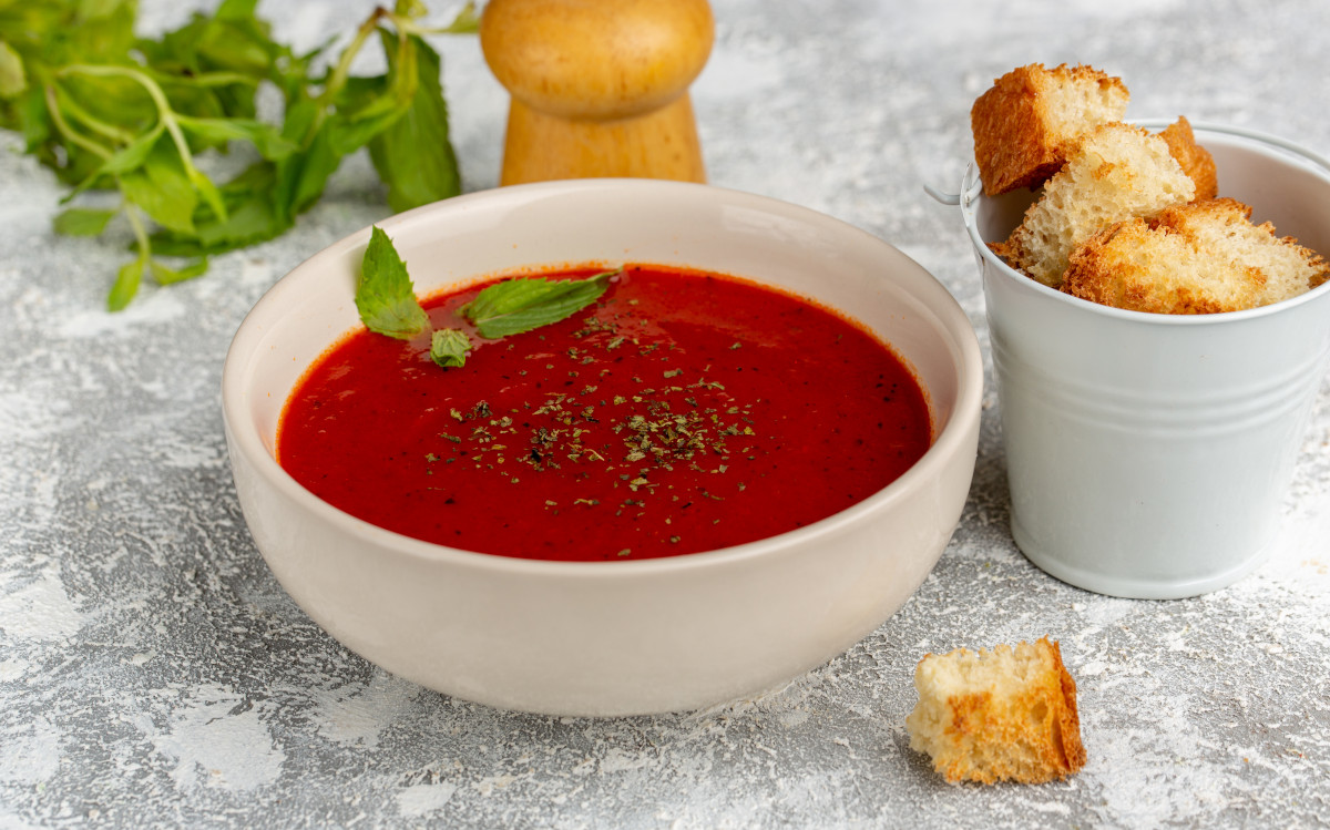 Soupe de tomate au poivre vert